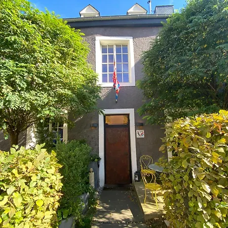 Chateau De Guest house *